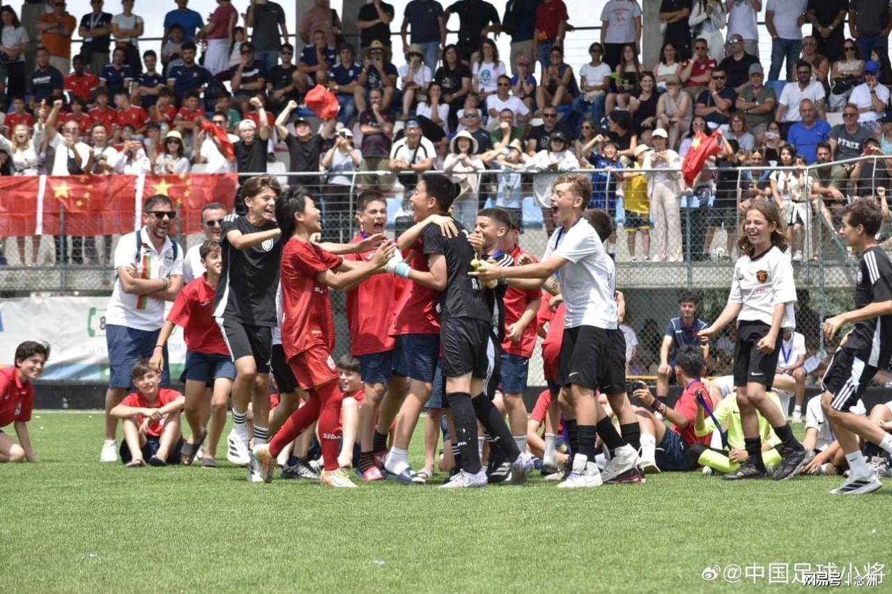 悟空体育-记者：费内巴切仍在和曼城谈阿克转会费，预计700万+150万镑'></a></li><li class='hiSlider-item td-dynamic-news-card'><a href=
