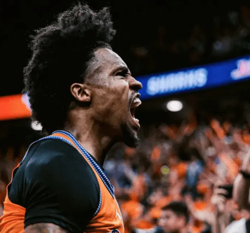 兄弟篮球，布伦森、哈特和大乔是首个NCAA+NBA夺冠的三人组'></a></li><li class='hiSlider-item td-dynamic-news-card'><a href=