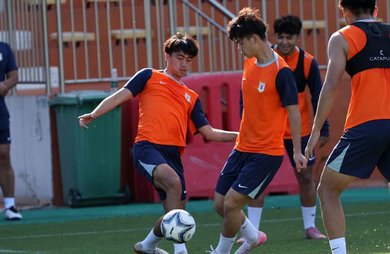 悟空体育-克罗地亚媒体开炮：我们被抢劫！FIFA保送葡萄牙 C罗靠施舍获最佳'></a></li><li class='hiSlider-item td-dynamic-news-card'><a href=